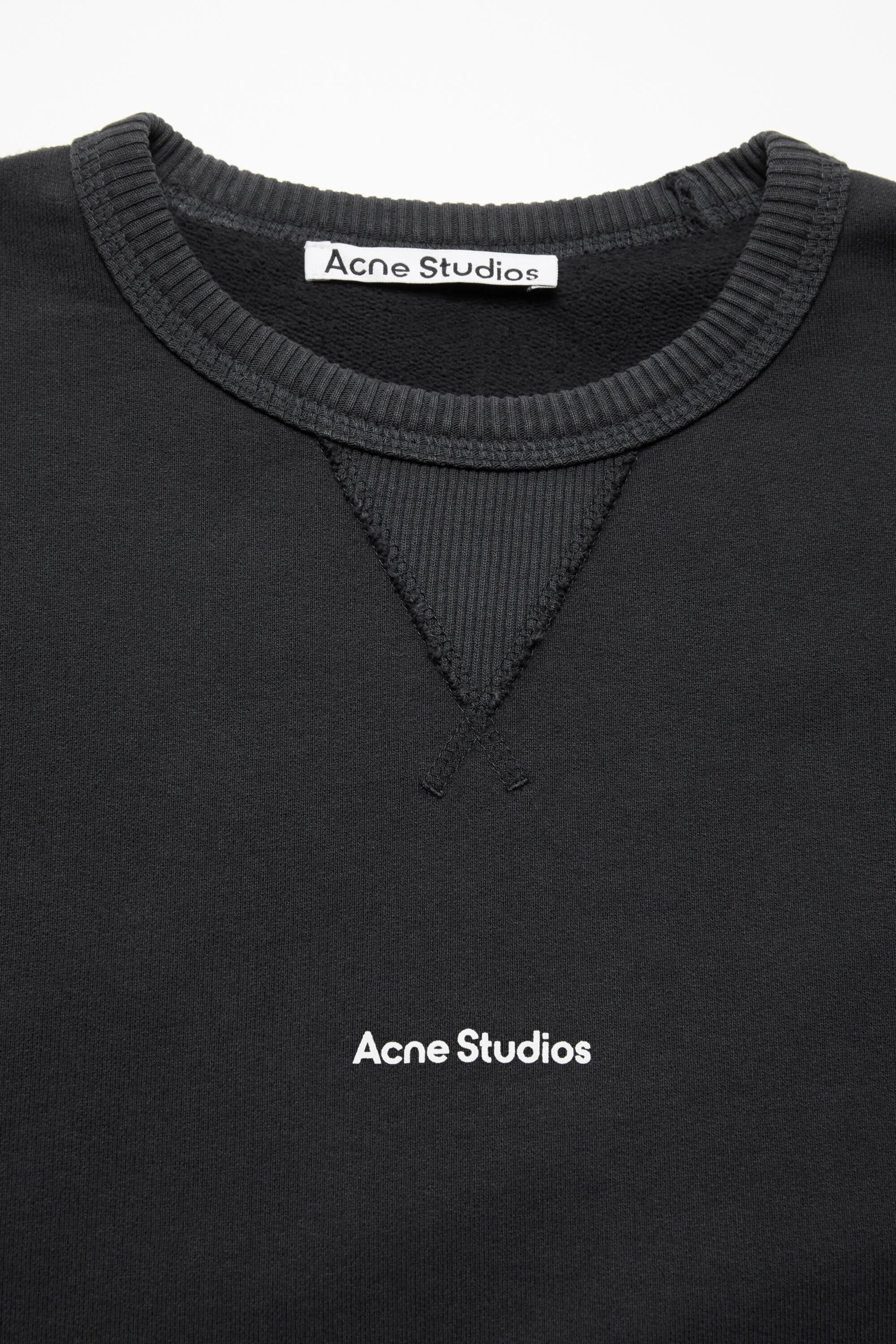 Logo sweater