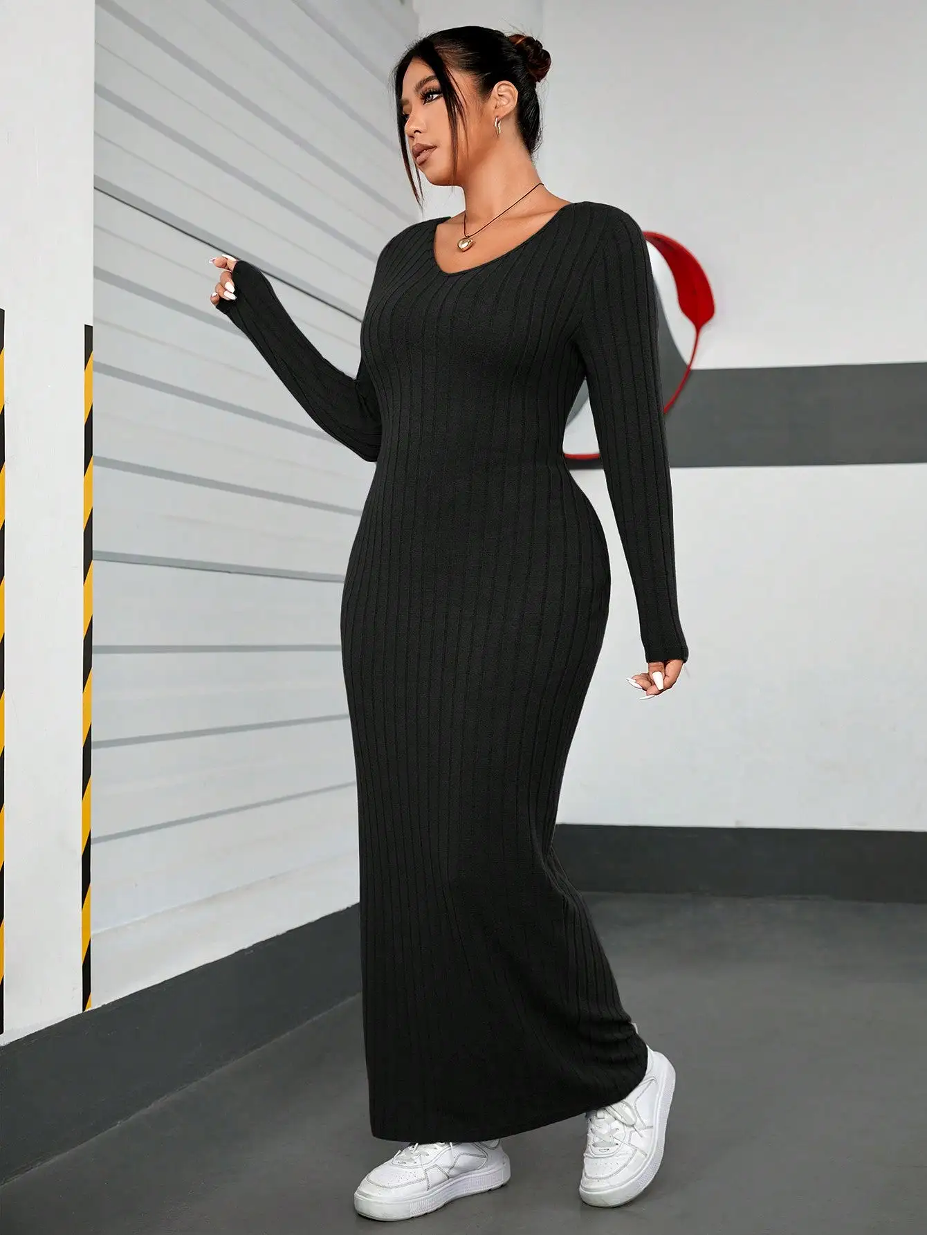 Plus Solid V Neck Bodycon Dress