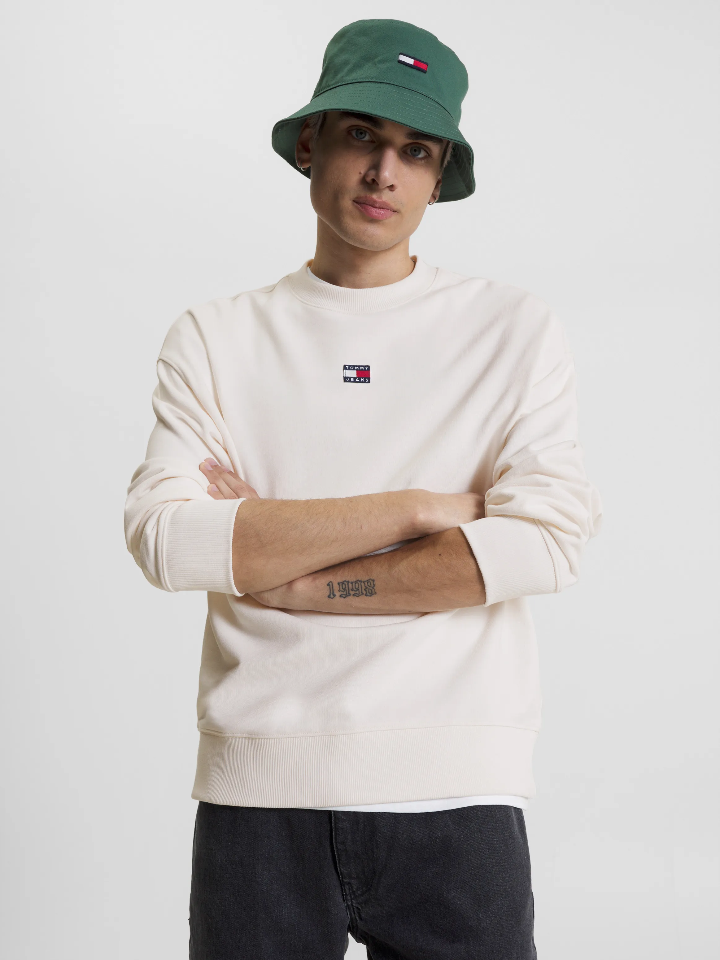 Relaxed Fit Badge Sweatshirt | Sweatshirts & Hoodies | Tommy Jeans