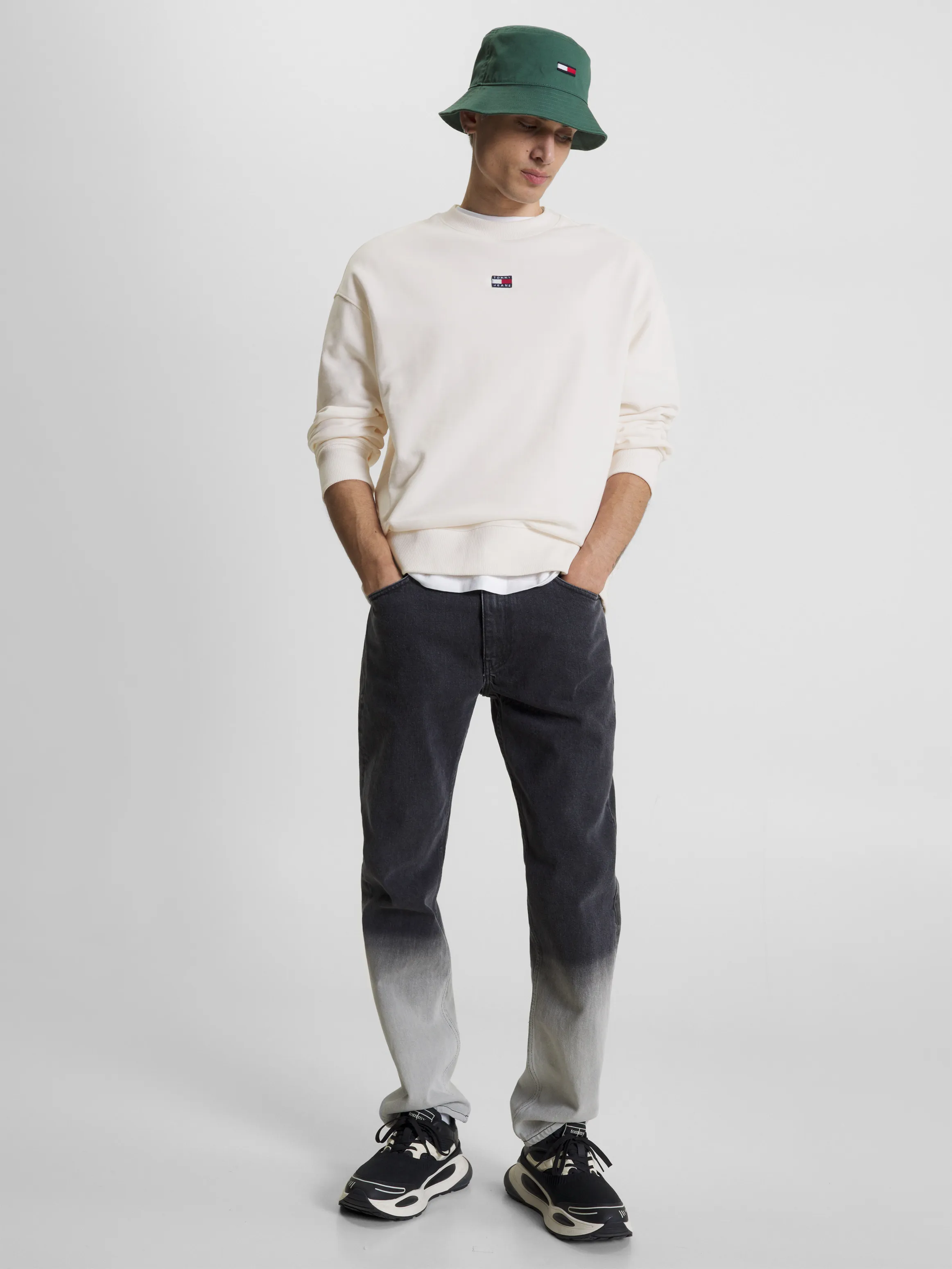 Relaxed Fit Badge Sweatshirt | Sweatshirts & Hoodies | Tommy Jeans