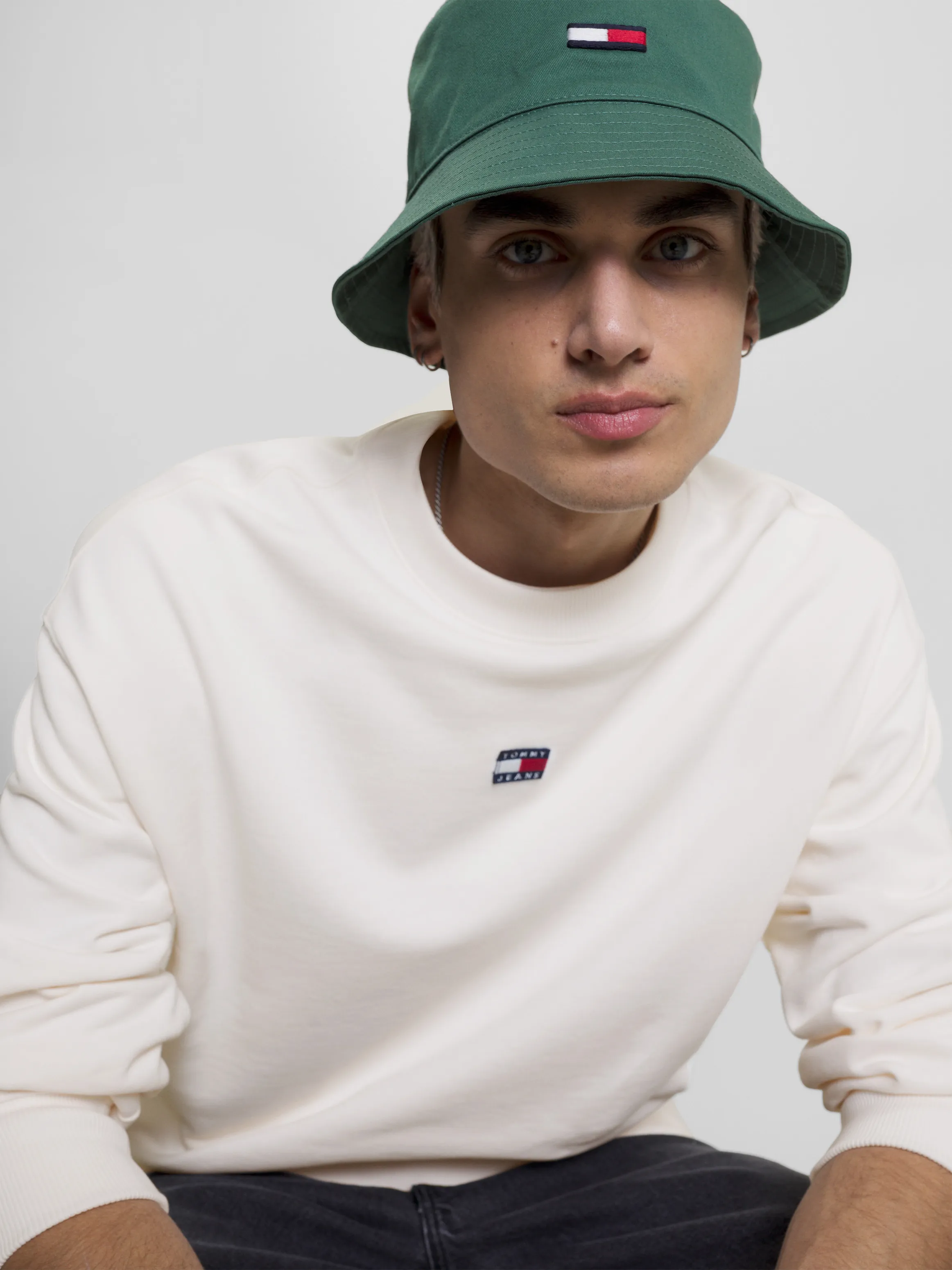 Relaxed Fit Badge Sweatshirt | Sweatshirts & Hoodies | Tommy Jeans