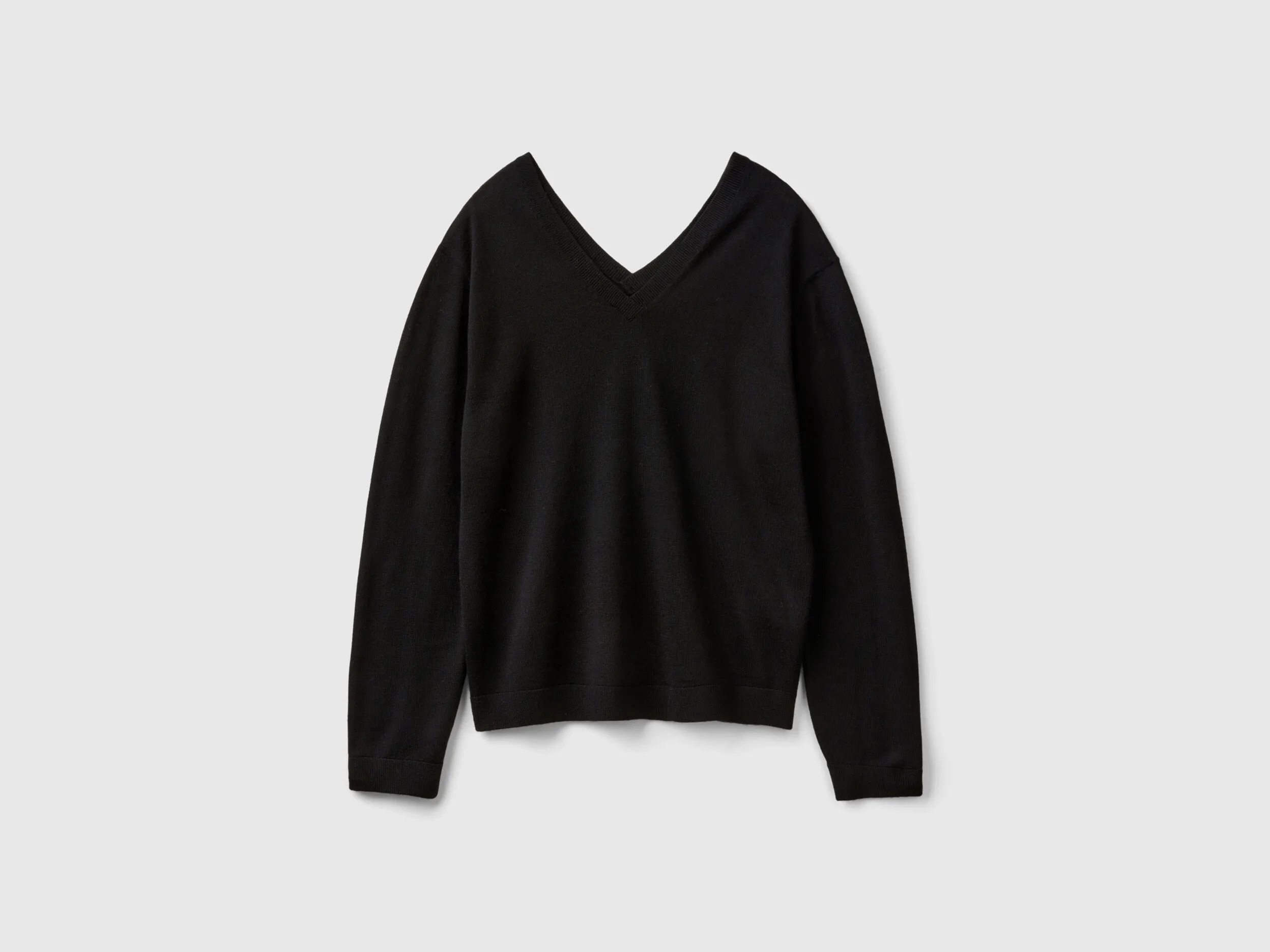 V-neck sweater in pure Merino wool - Black | Benetton